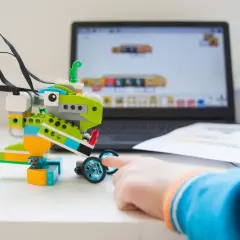 Zajęcia z robotyki dla dzieci: Korzyści, koszty i wybór idealnych