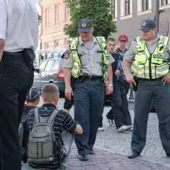 Przeszukanie plecaka ucznia przez nauczyciela: Czy to legalne?