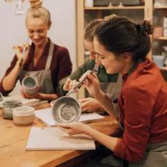 Zajęcia z ceramiki: Odkryj nową pasję i relaks z gliną!