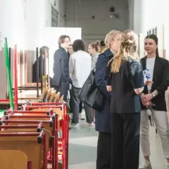 Pełnoletni uczeń: Czy możesz sam zwolnić się z lekcji? Poznaj prawa!