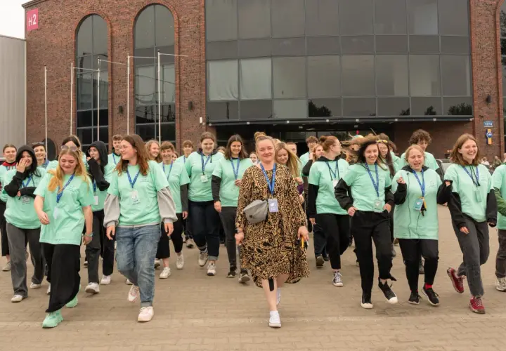 Szkoła w Chmurze: Obowiązkowe lekcje to mit? Co musisz zdać!