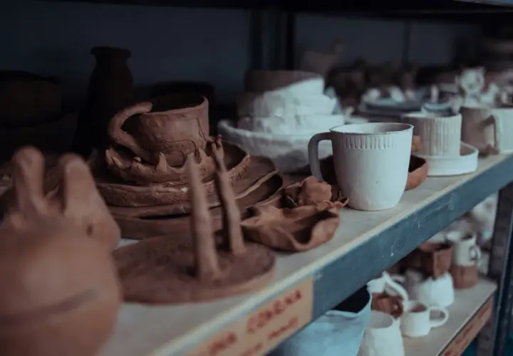 Warsztaty ceramiczne Warszawa: Jak wybrać idealny kurs?
