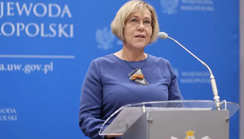 Ile zarabia kurator oświaty? Poznaj realne kwoty i dodatki.