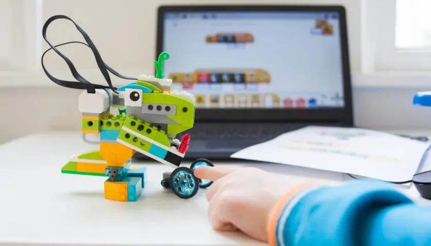 Zajęcia z robotyki dla dzieci: Korzyści, koszty i wybór idealnych