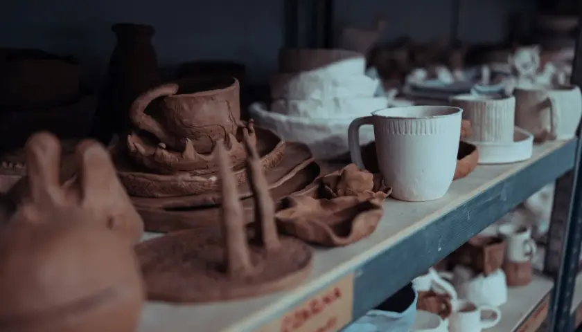 Warsztaty ceramiczne Warszawa: Jak wybrać idealny kurs?
