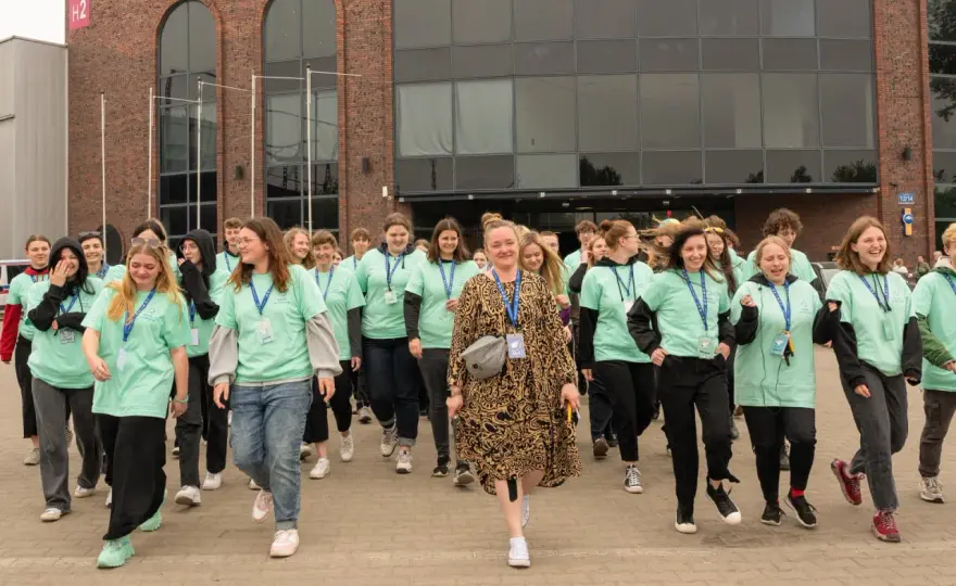 Szkoła w Chmurze: Obowiązkowe lekcje to mit? Co musisz zdać!