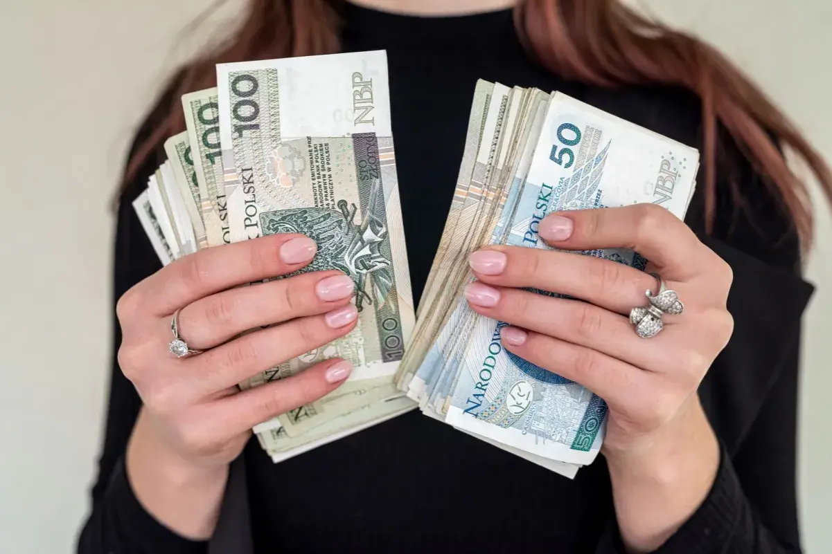 Honorowy Profesor Oświaty: Pieniądze czy Prestiż? Sprawdź fakty!